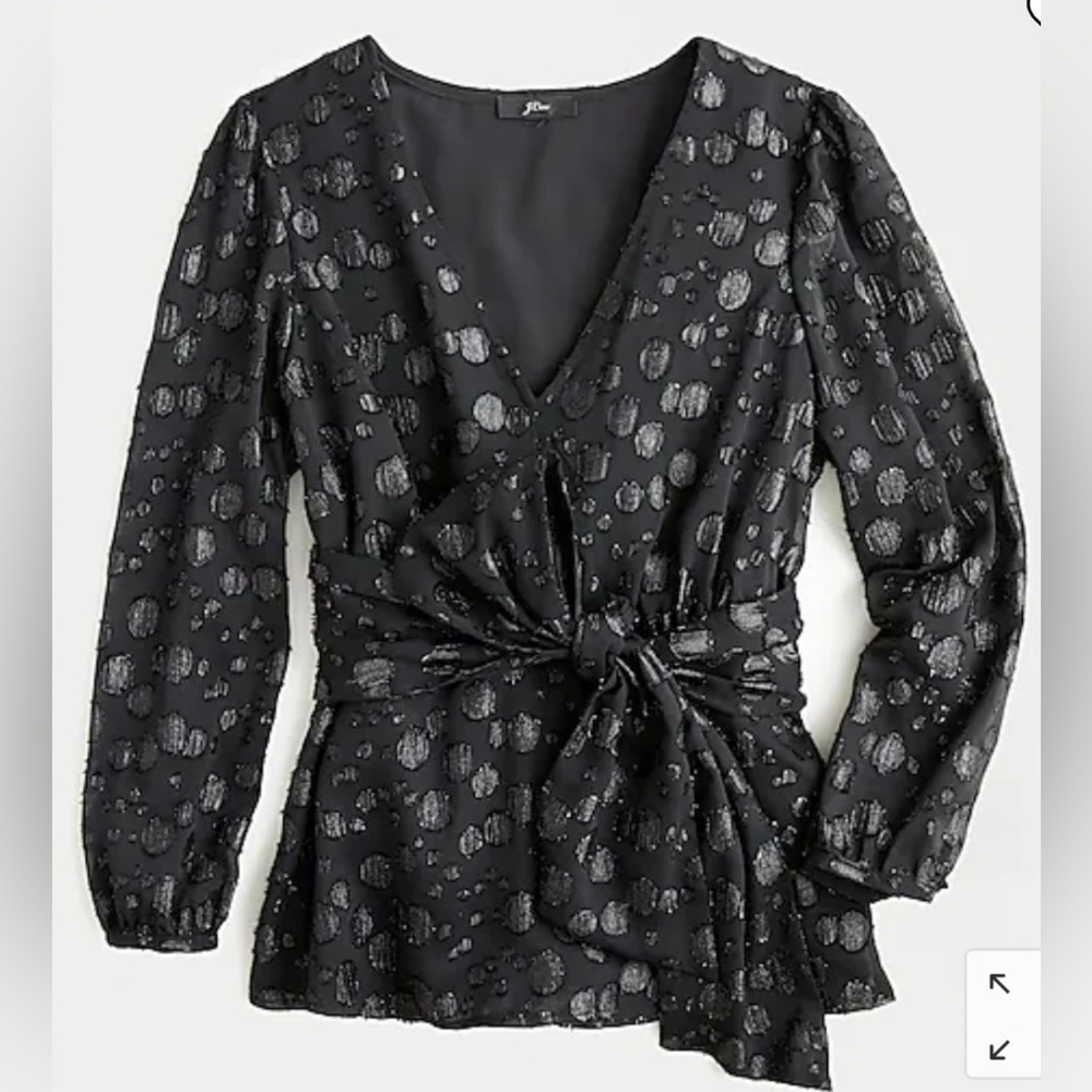 NWT Tie-waist V-neck top in metallic dot jacquard